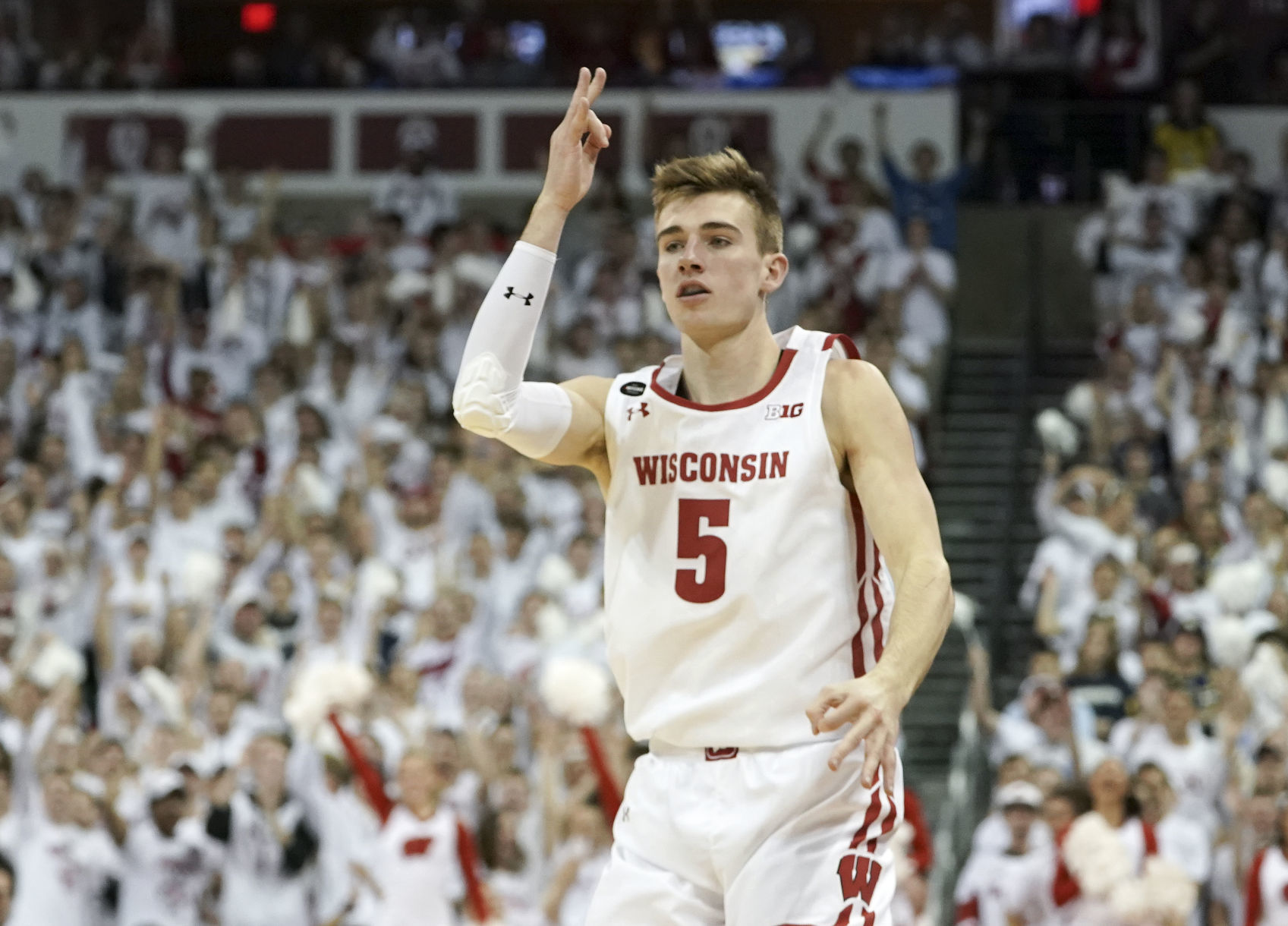 Badgers 77, Golden Eagles 61